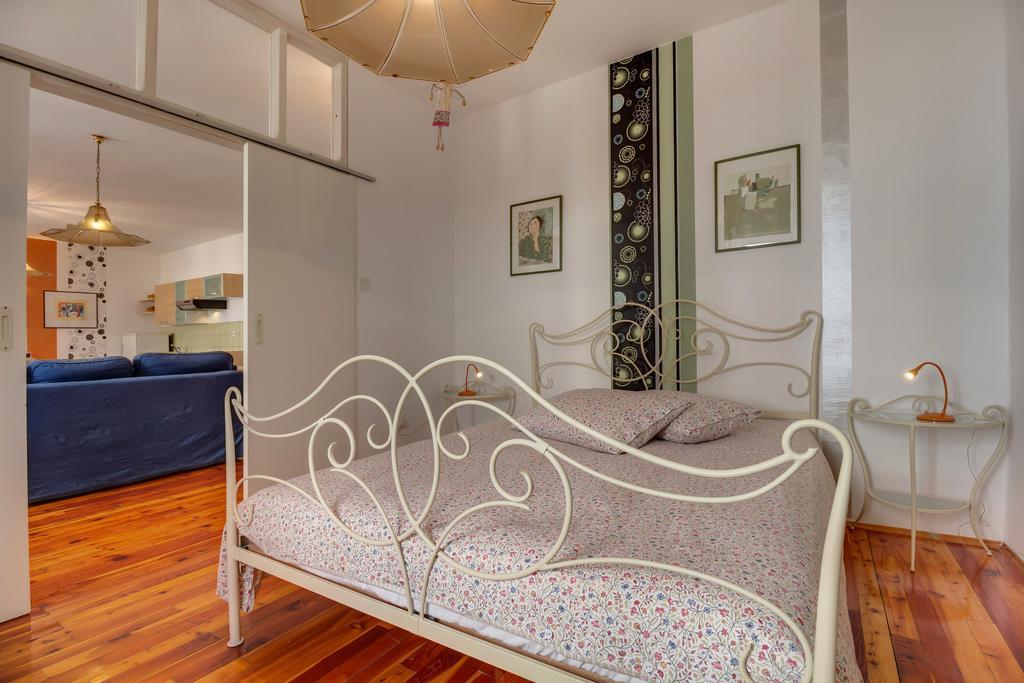 Apartments Mandarina Mali Losinj Room photo