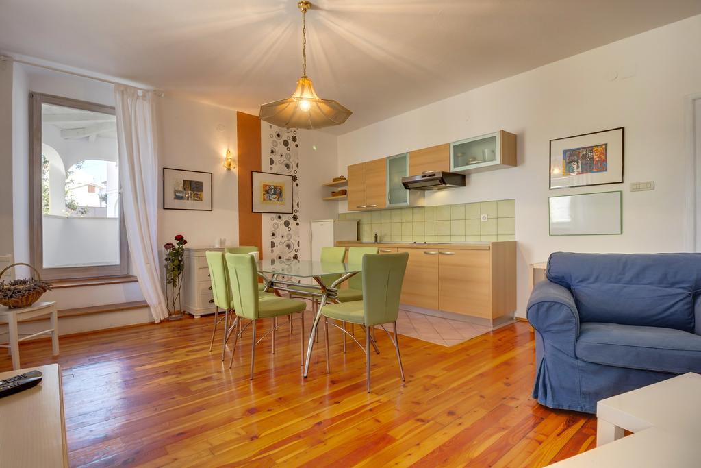 Apartments Mandarina Mali Losinj Room photo