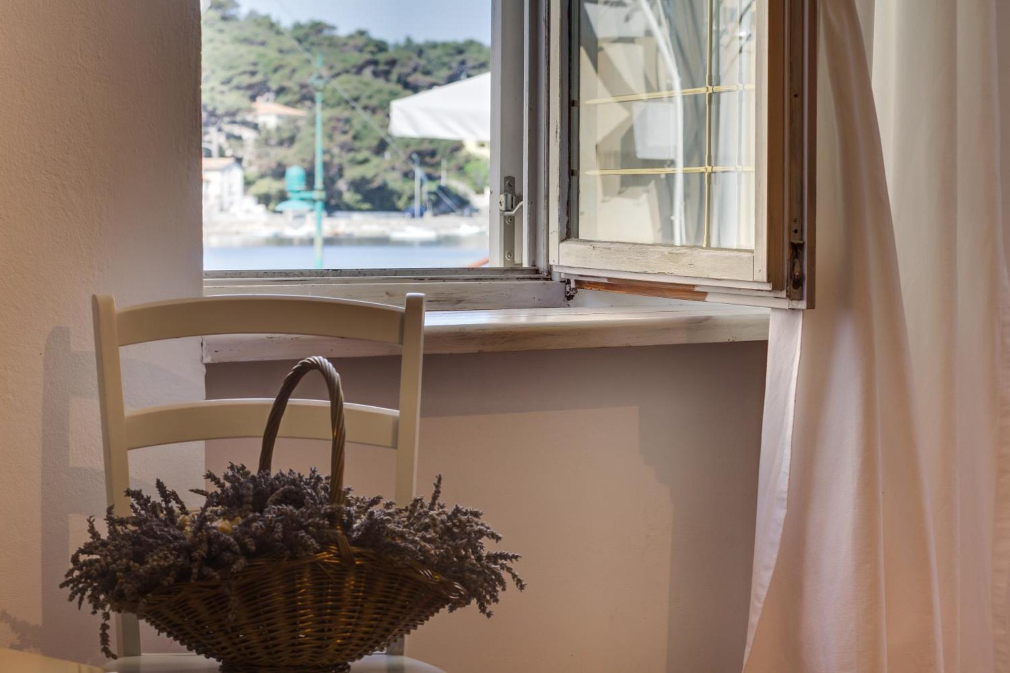 Apartments Mandarina Mali Losinj Room photo