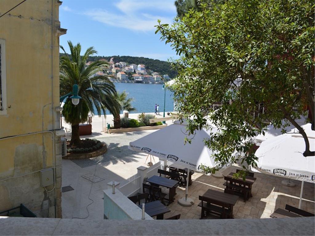 Apartments Mandarina Mali Losinj Exterior photo